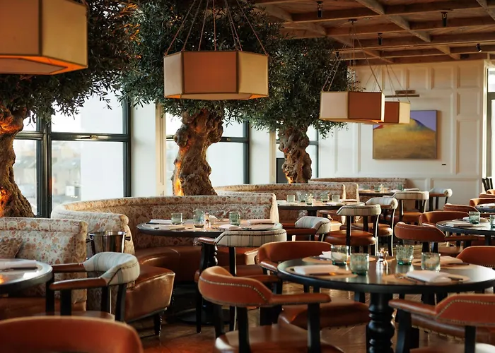 Отель The Leinster