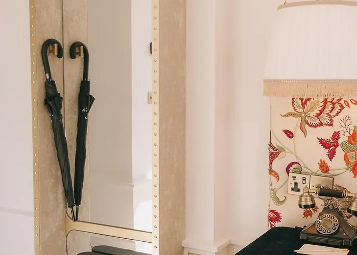 The Leinster מלון